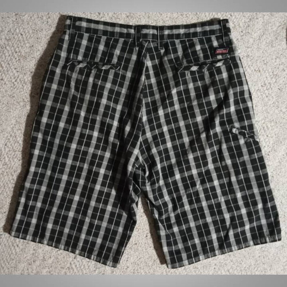 🔥 3/$20 Genuine Dickies shorts men's size 33 - Picture 2 of 5